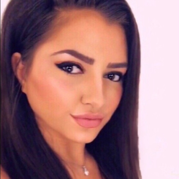 bella_foels